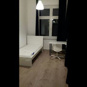 WG-Zimmer for rent for 700 € per month in Potsdam, Karl-Marx-Straße