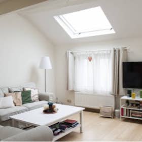 Studio for rent for €1,599 per month in Ixelles, Rue de la Digue