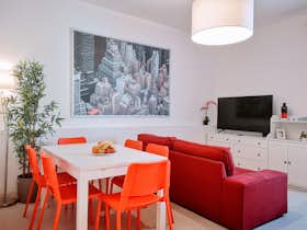 Apartment for rent for €3,550 per month in Milan, Via Niccolò Copernico