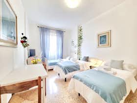 Apartamento para alugar por € 2.350 por mês em Milan, Via Doberdò