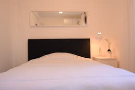 Отдельная комната сдается в аренду за 350 € в месяц в Lourinhã, Rua dos Touritas