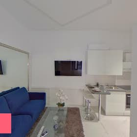 Apartment for rent for €1,145 per month in Madrid, Calle de Peñuelas