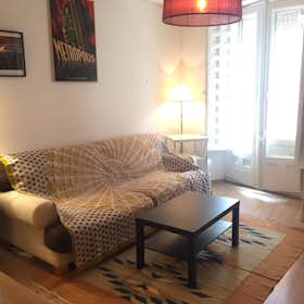 Apartment for rent for €1,145 per month in Madrid, Calle de Santiago