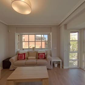 Apartment for rent for €1,465 per month in Madrid, Calle de Alvarado