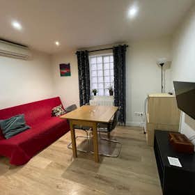 Apartment for rent for €1,335 per month in Madrid, Calle de Toledo