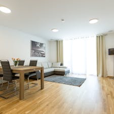 Apartment for rent for €2,500 per month in Kornwestheim, Salamanderplatz