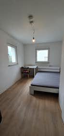 Pokój prywatny do wynajęcia za 510 € miesięcznie w mieście Stuttgart, Trettachstraße