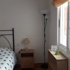 Private room for rent for €440 per month in Barcelona, Carrer del Segle XX