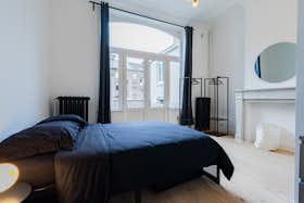 房源 正在以 €650 的月租出租，其位于 Charleroi, Boulevard Audent
