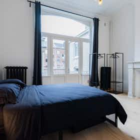 Huis te huur voor € 650 per maand in Charleroi, Boulevard Audent