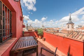 Apartment for rent for €1,990 per month in Madrid, Calle Mayor