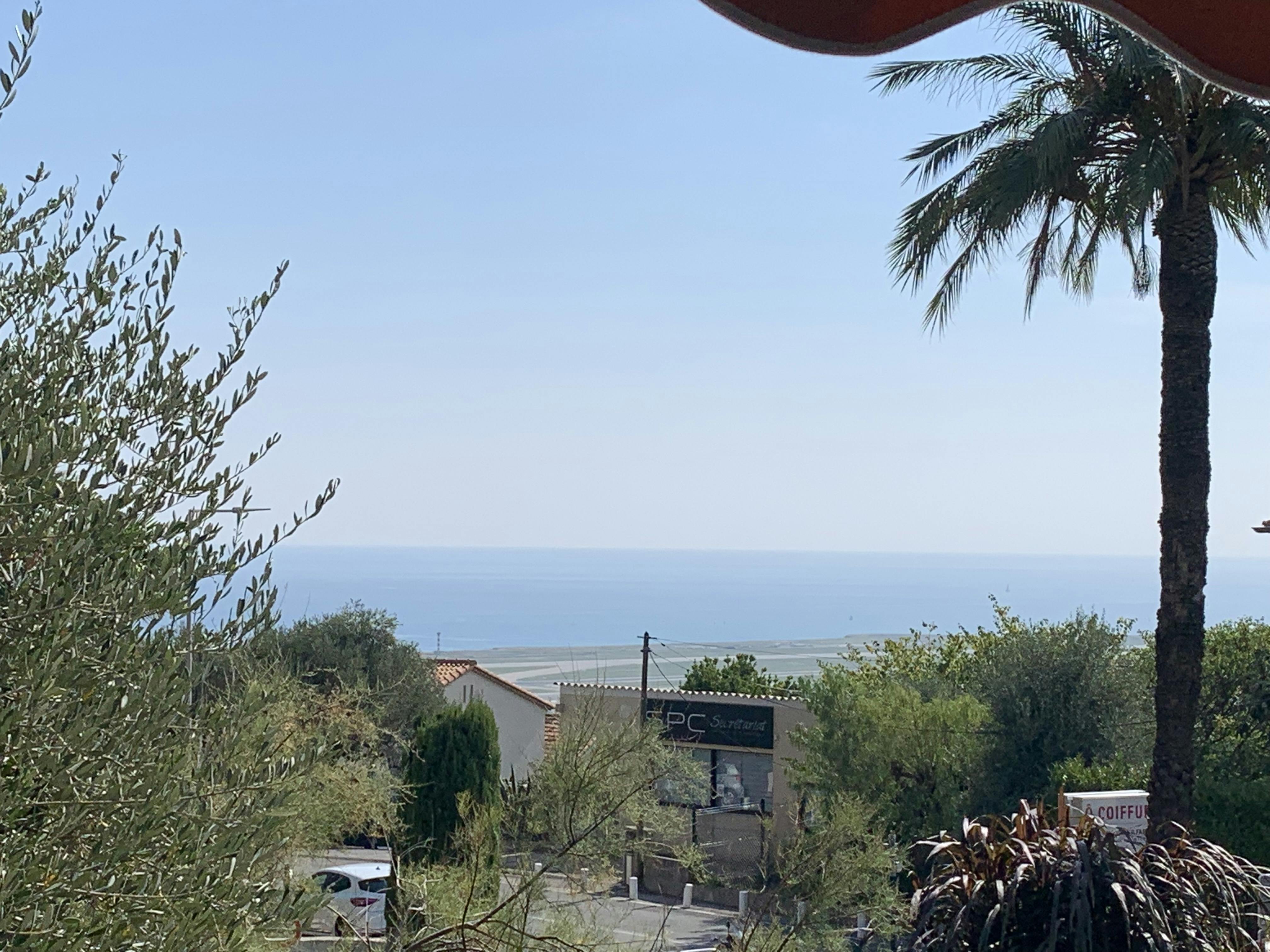 Apartment for rent for €2,200 per month in Nice, Avenue de la Lanterne