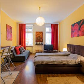 Studio for rent for €1,200 per month in Berlin, Buchholzer Straße