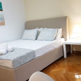 Private room for rent for €380 per month in Athens, Katsantoni