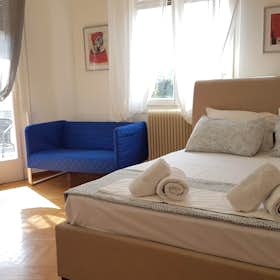 Private room for rent for €390 per month in Athens, Katsantoni