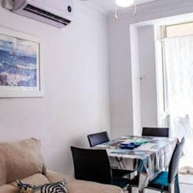 Apartment for rent for €1,200 per month in Valencia, Carrer de la Reina