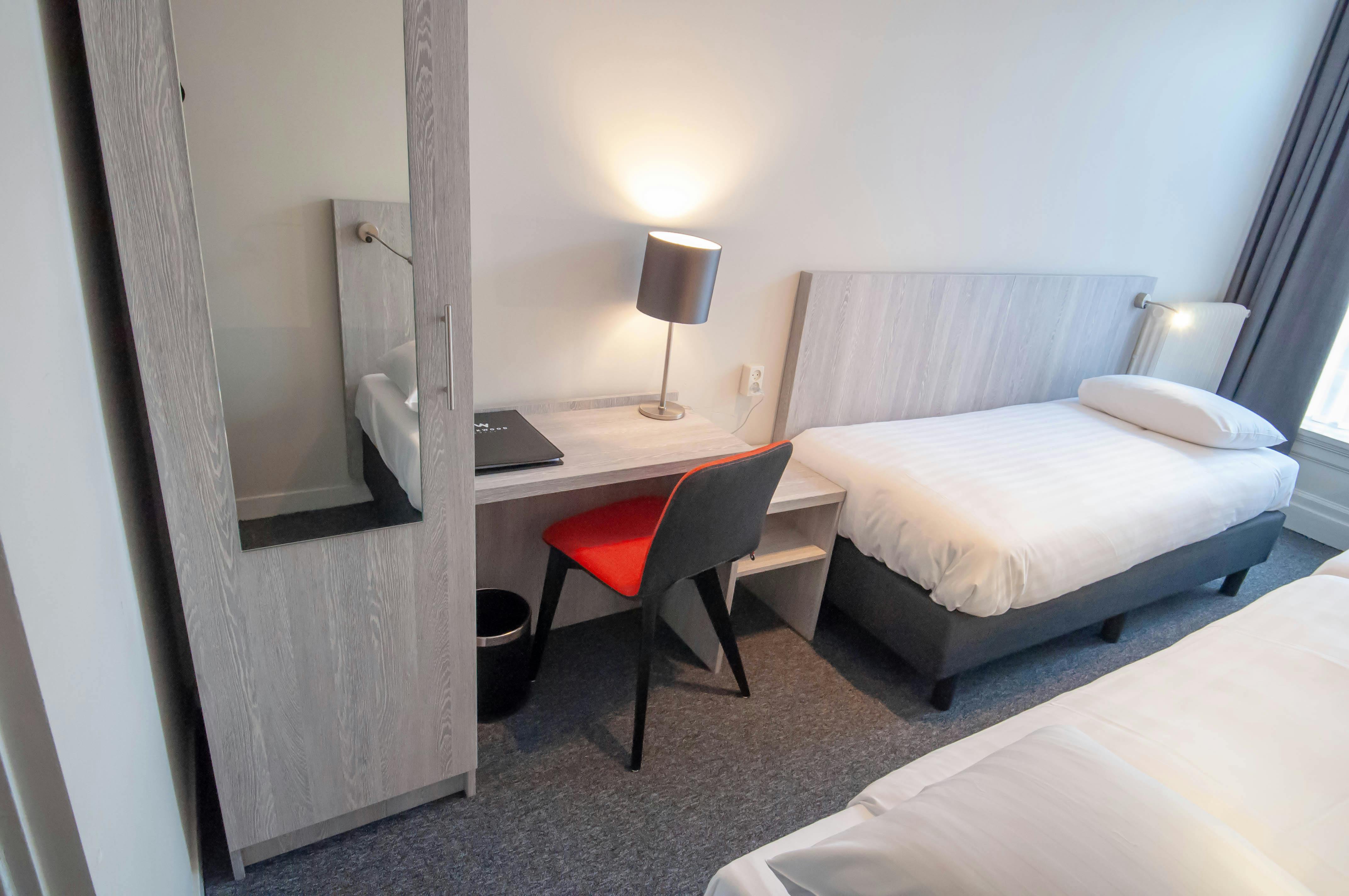 Kamer aan Oudezijds Voorburgwal, Amsterdam