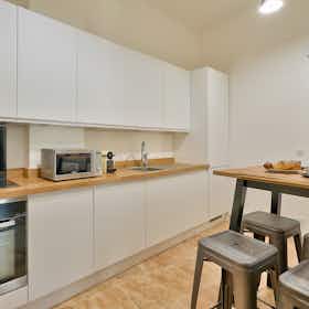 Apartment for rent for €1,976 per month in Paris, Boulevard Poniatowski