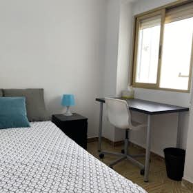 Habitación privada for rent for 300 € per month in Valencia, Calle Pedro Patricio Mey