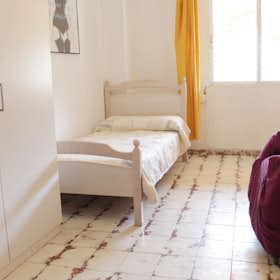 Private room for rent for €325 per month in Sevilla, Avenida Menéndez Pelayo