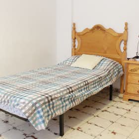 Private room for rent for €310 per month in Sevilla, Avenida Menéndez Pelayo