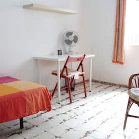 Private room for rent for €304 per month in Sevilla, Avenida Menéndez Pelayo