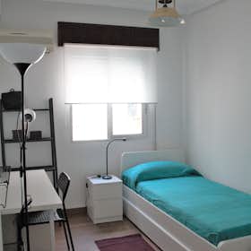 Private room for rent for €355 per month in Sevilla, Calle Sol