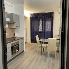 单间公寓 正在以 €1,300 的月租出租，其位于 Pieve Emanuele, Via Marche