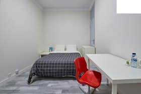 Отдельная комната сдается в аренду за 450 € в месяц в Lisbon, Rua Barão de Sabrosa