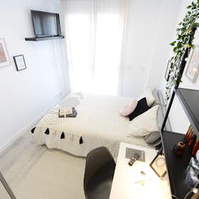 Private room for rent for €525 per month in Bilbao, Pérez Galdós kalea