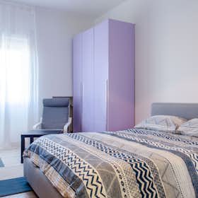 Private room for rent for €700 per month in Rome, Circonvallazione Nomentana