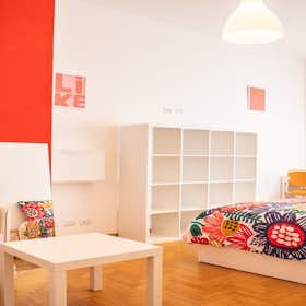 Private room for rent for €700 per month in Rome, Via Alfredo Catalani