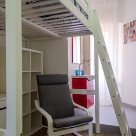Private room for rent for €725 per month in Rome, Circonvallazione Nomentana