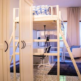 Private room for rent for €650 per month in Rome, Via Alfredo Catalani