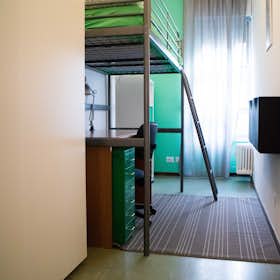 Private room for rent for €625 per month in Rome, Viale Libia
