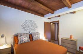 Appartement te huur voor € 4.200 per maand in Tresana, Località Tresana & Strada Provinciale di Tresana