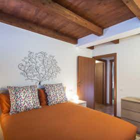 Квартира сдается в аренду за 4 200 € в месяц в Tresana, Località Tresana & Strada Provinciale di Tresana