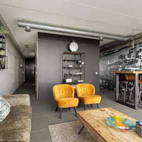 公寓 正在以 €1,700 的月租出租，其位于 Rotterdam, Schiehavenkade