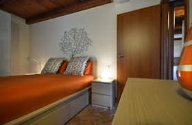 Квартира за оренду для 2 100 EUR на місяць у Tresana, Località Tresana & Strada Provinciale di Tresana