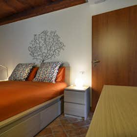 公寓 正在以 €2,100 的月租出租，其位于 Tresana, Località Tresana & Strada Provinciale di Tresana