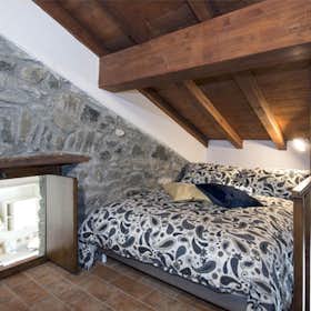 Apartment for rent for €3,000 per month in Tresana, Località Tresana & Strada Provinciale di Tresana