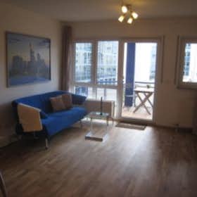 Apartment for rent for €1,480 per month in Frankfurt am Main, Zum Brommenhof