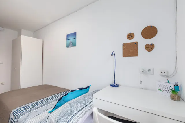 Private room in Carrer de Mossèn Cobos, Valencia (1111649) room image 2