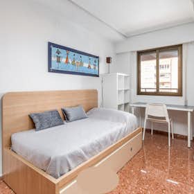 Private room for rent for €350 per month in Valencia, Carrer del Poeta Mas i Ros