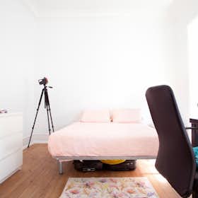 Private room for rent for €700 per month in Lisbon, Rua João de Menezes