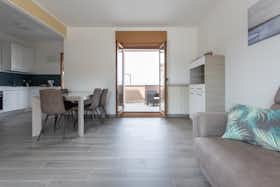 公寓 正在以 €1,600 的月租出租，其位于 Muggia, Via San Giovanni