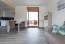 Lägenhet att hyra för 1 600 € i månaden i Muggia, Via San Giovanni