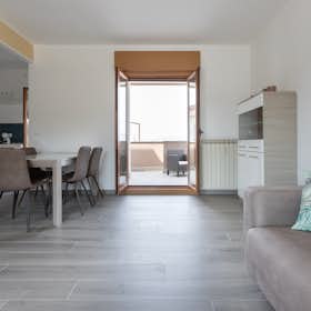 Wohnung zu mieten für 1.600 € pro Monat in Muggia, Via San Giovanni