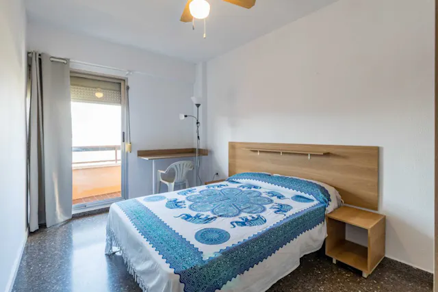Private room in Carrer de la Vall de la Ballestera, Valencia (1111921) room image 1