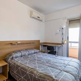 Private room for rent for €320 per month in Valencia, Carrer de la Vall de la Ballestera